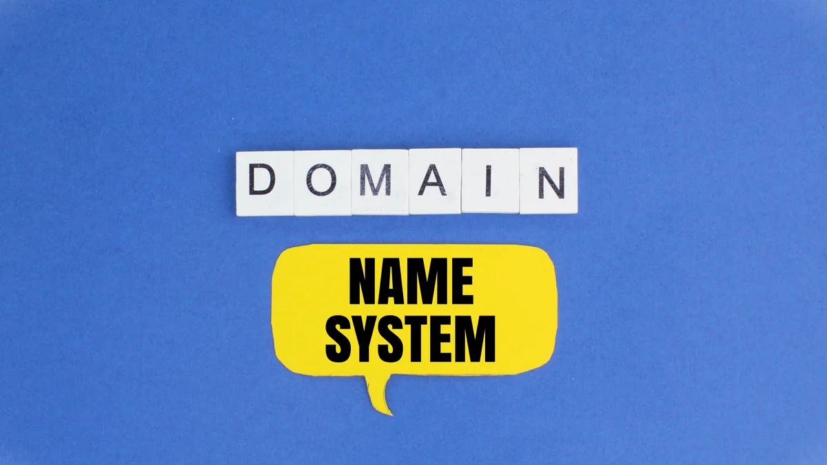 Mavi zeminde DNS harf küpleri