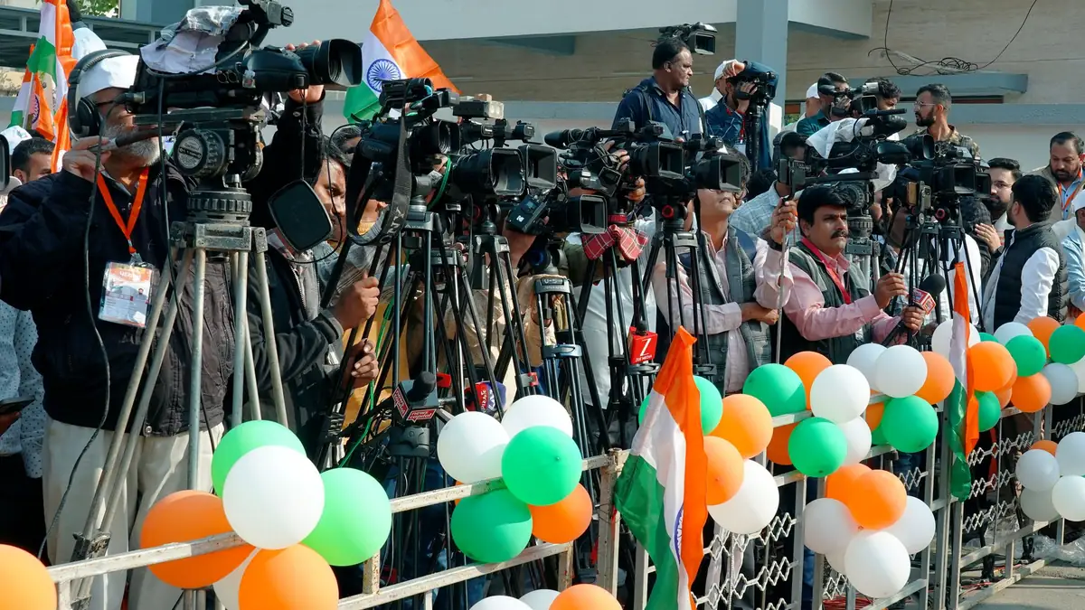 Journalists and videographers gather with cameras in ahm