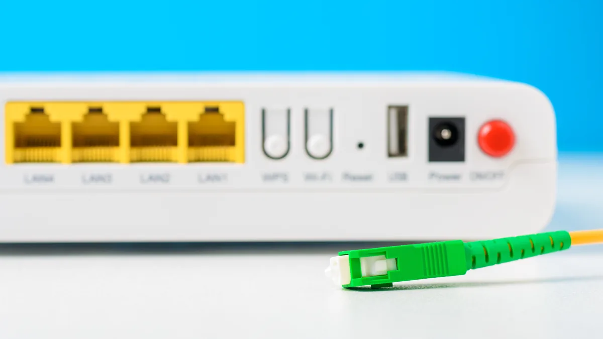 Modem ve fiber optik kablo