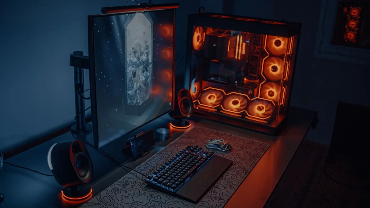 RGB aydınlatmalı, büyük monitörlü oyun masası